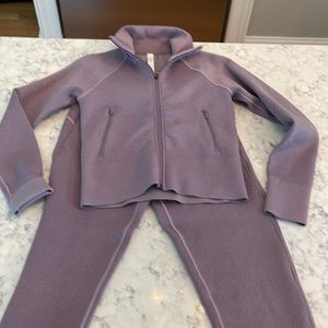 Lululemon 2 piece suit. Excellent condition.